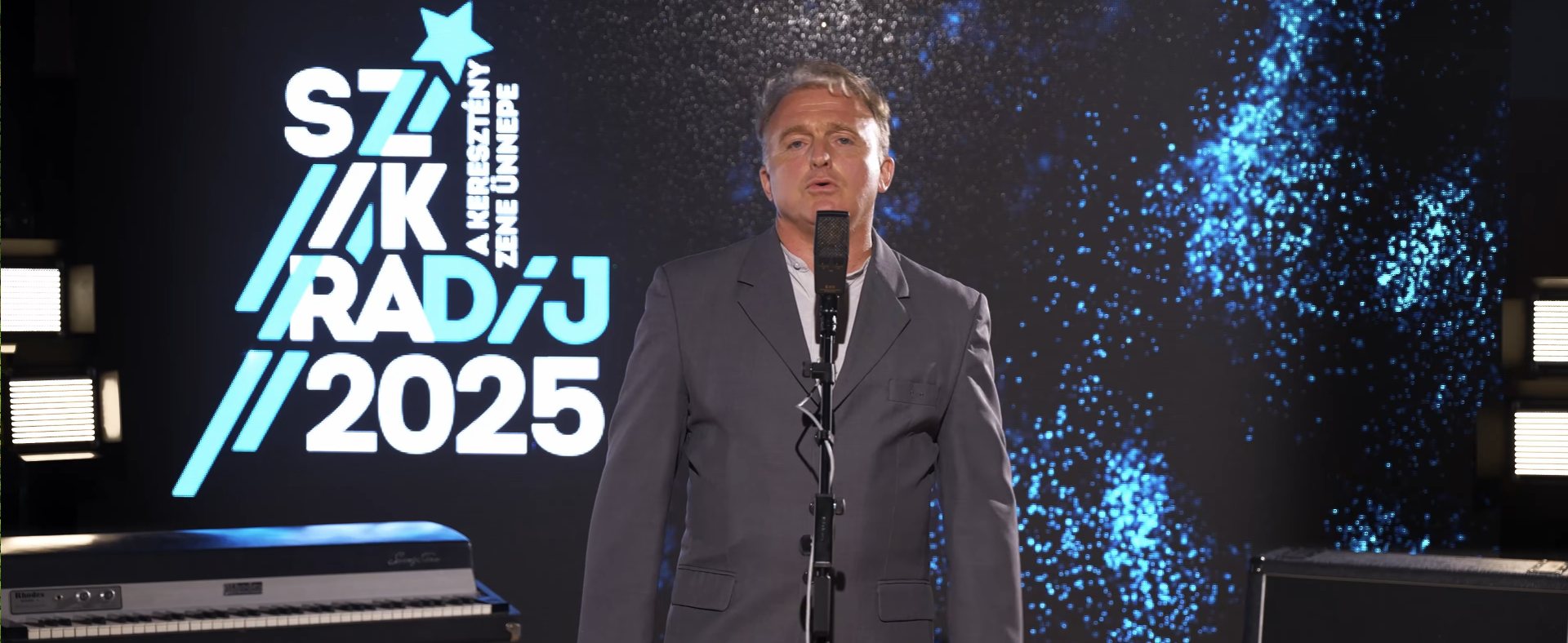 A singer performing at the Szikra Award 2025 film shoot